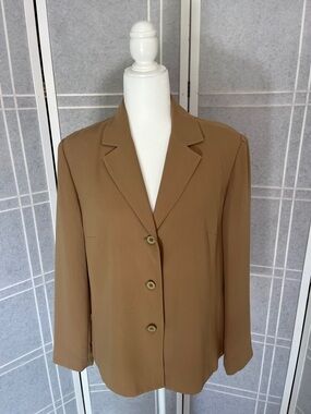 Classic Camel Single-Breasted Blazer